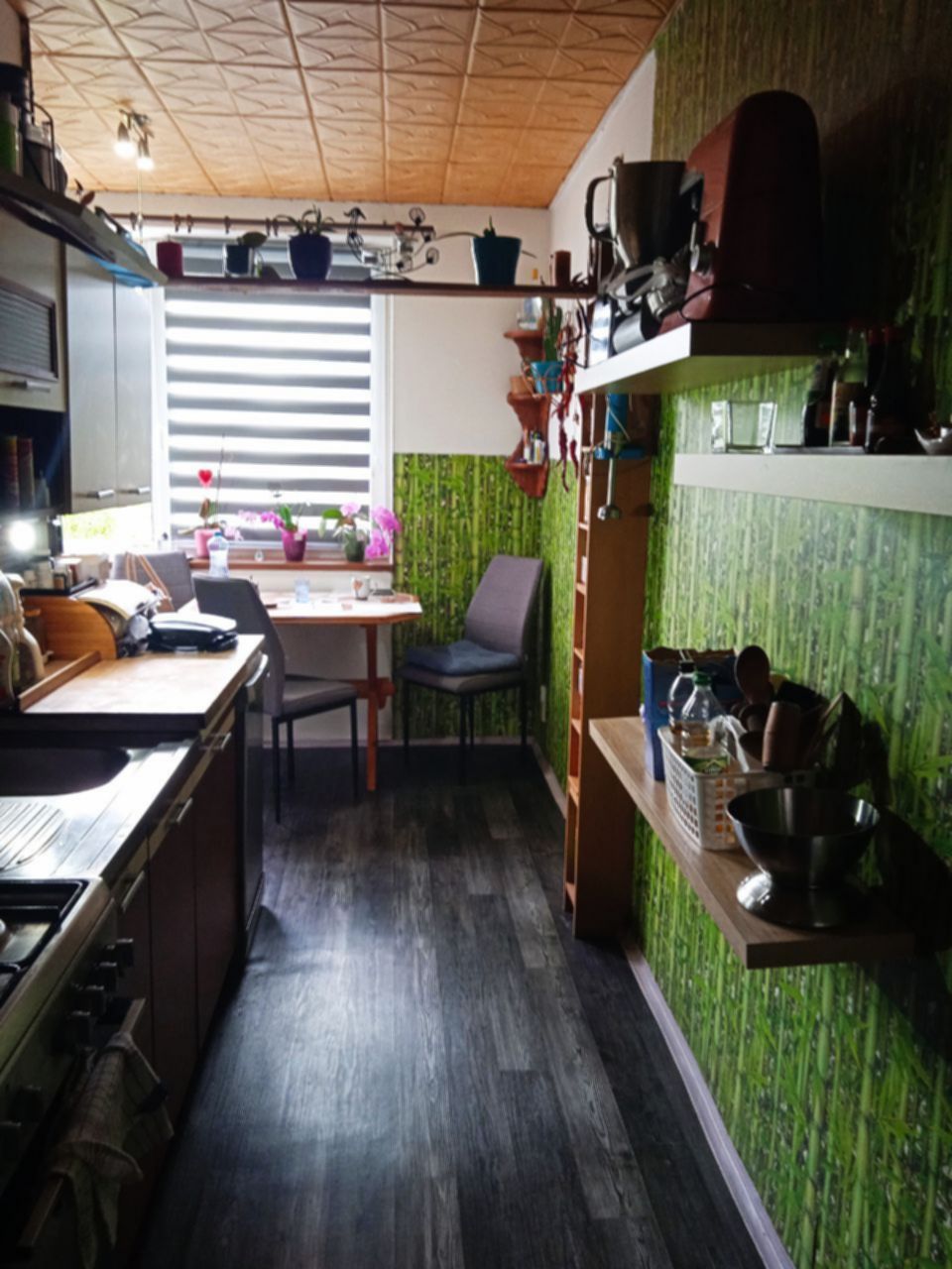 V zastoupení majitele nabízíme ke koupi velmi pěkný a udržovaný byt o dispozici 2+1 a celkové výměře 49 m², situovaný v klidné části Šumperka, v panelovém domě s dobrou občanskou vybaveností.
